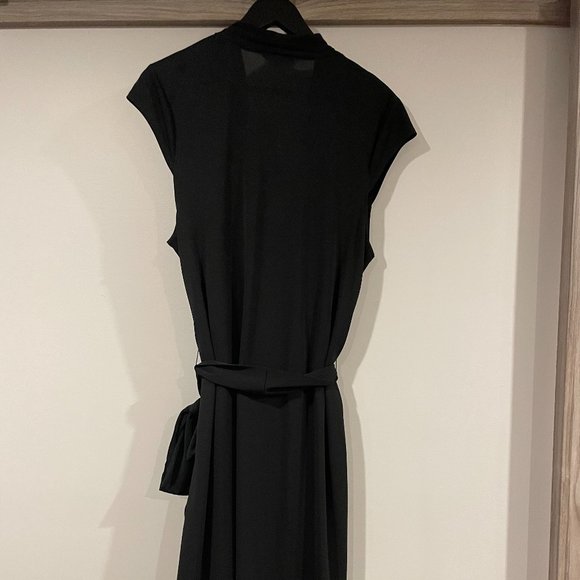 Black V-Neck Wrap Dress - Picture 3 of 3